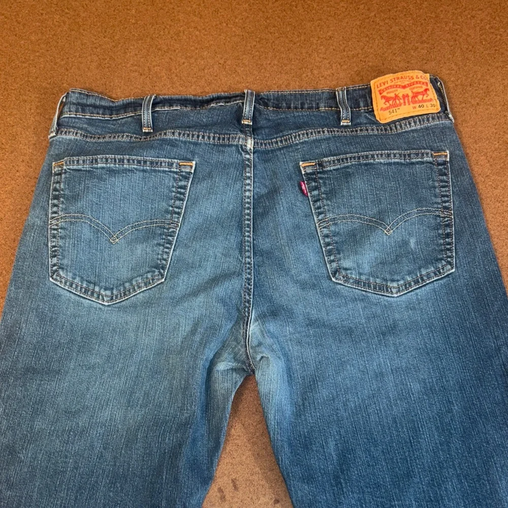 Levi's 541 Men's 40x30 Athletic Cut Blue Straight-Leg Denim Jeans
